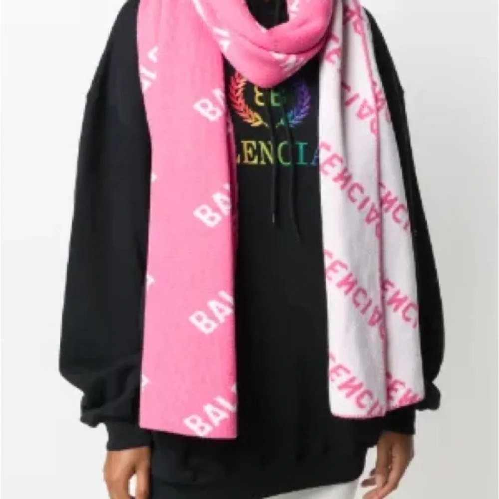 💯 Authentic Balenciaga Pink and White Wool Blend Muffler Scarf NWT - Picture 2 of 8